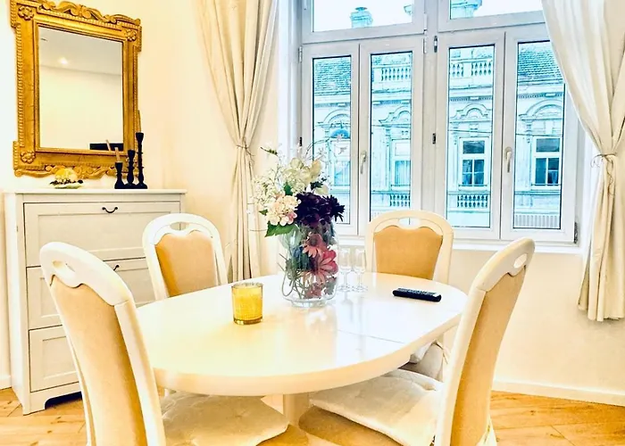 Private In Stylish 3-bedroom Near Kaufpark Alterlaa וינה