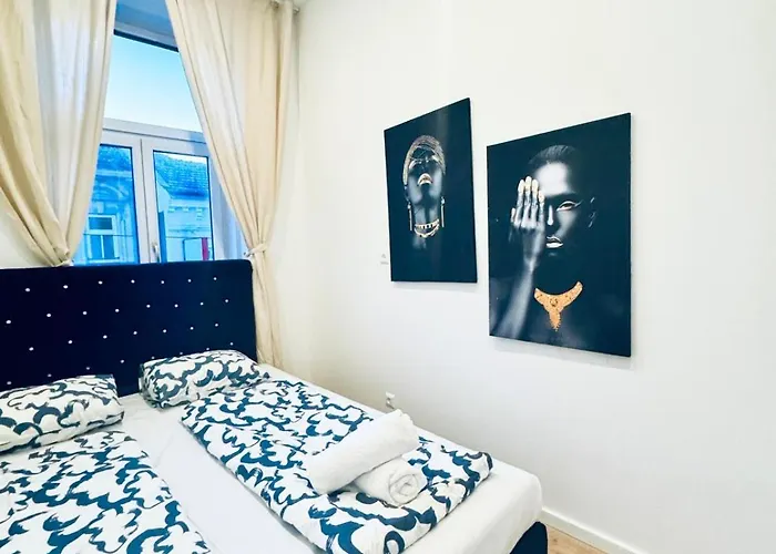 Private In Stylish 3-bedroom Near Kaufpark Alterlaa וינה