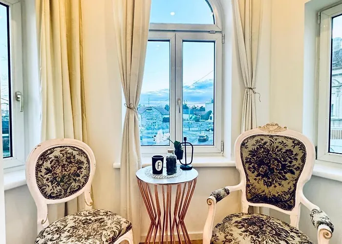 Private In Stylish 3-bedroom Near Kaufpark Alterlaa *