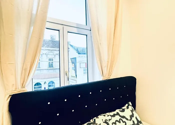 Private In Stylish 3-bedroom Near Kaufpark Alterlaa * וינה