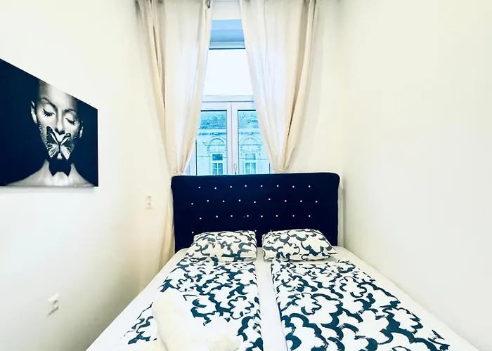 Private In Stylish 3-bedroom Near Kaufpark Alterlaa * וינה