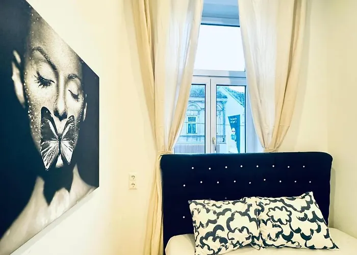 Private In Stylish 3-bedroom Near Kaufpark Alterlaa