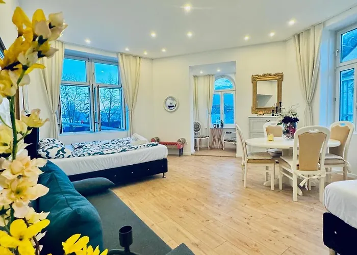 Private In Stylish 3-bedroom Near Kaufpark Alterlaa