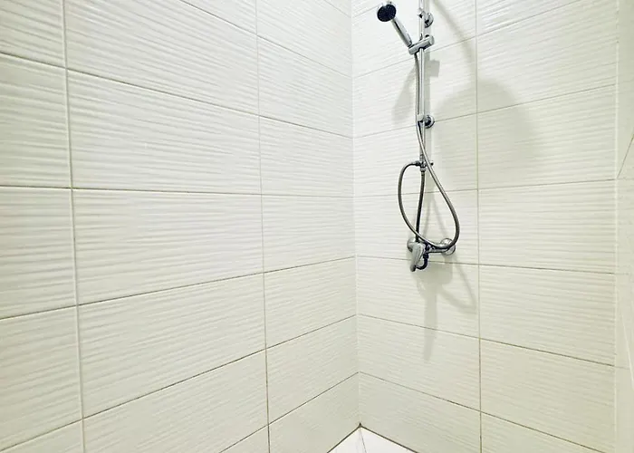 Private In Stylish 3-bedroom Near Kaufpark Alterlaa *